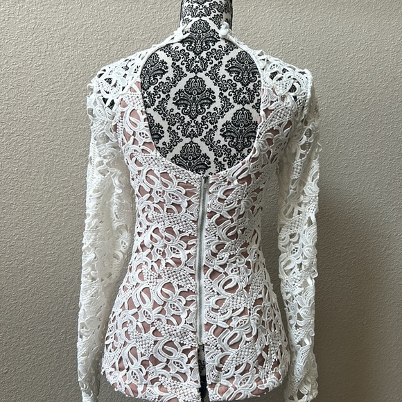 Beautiful and elegant top Style Stalker size small - Picture 2 of 9